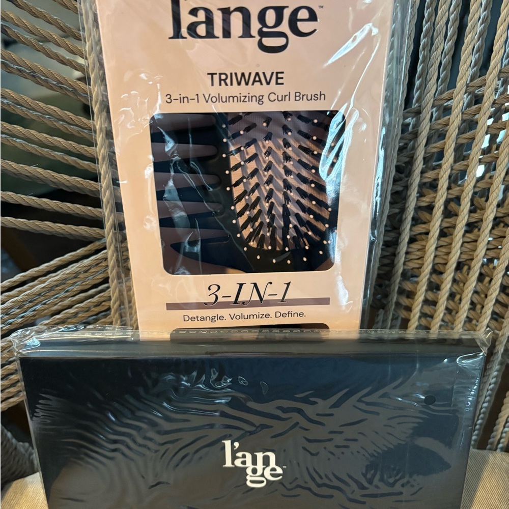 Lange Triwave 3-in-1 Volumizing Curl Brush - Black and Pink never opened